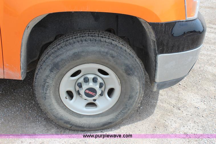 image for item J4426 2009 GMC Sierra 2500HD Ext. Cab pickup truck