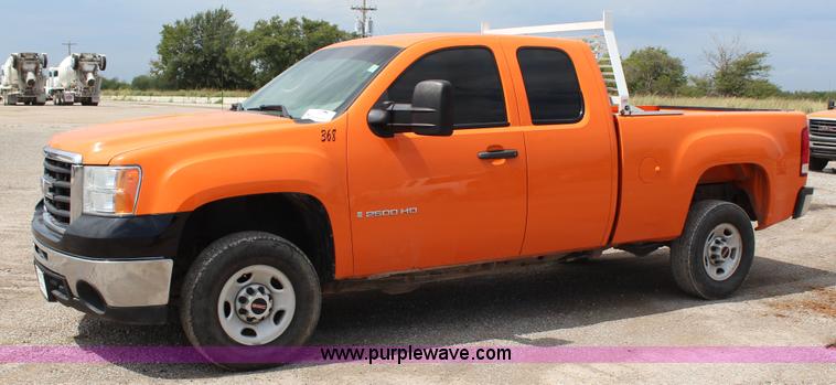 image for item J4427 2009 GMC Sierra 2500HD Ext. Cab pickup truck
