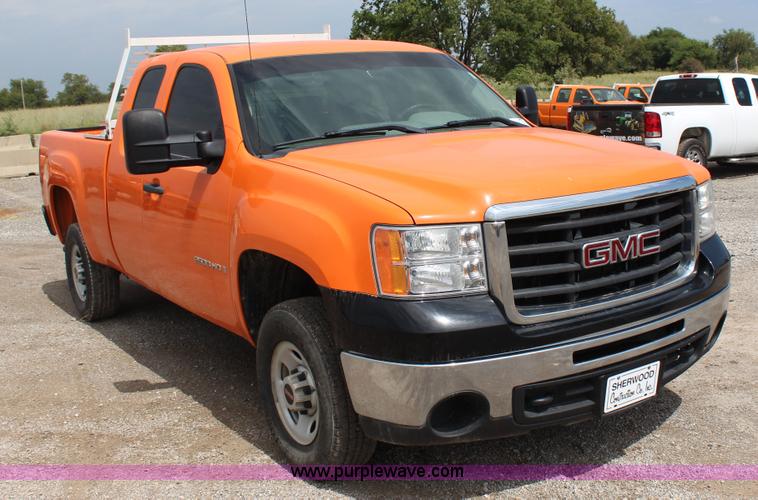 image for item J4427 2009 GMC Sierra 2500HD Ext. Cab pickup truck