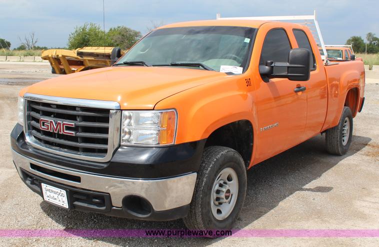 image for item J4427 2009 GMC Sierra 2500HD Ext. Cab pickup truck