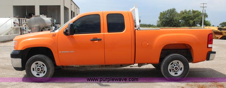 image for item J4427 2009 GMC Sierra 2500HD Ext. Cab pickup truck