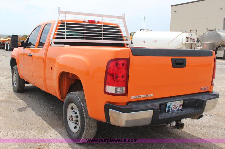 image for item J4427 2009 GMC Sierra 2500HD Ext. Cab pickup truck