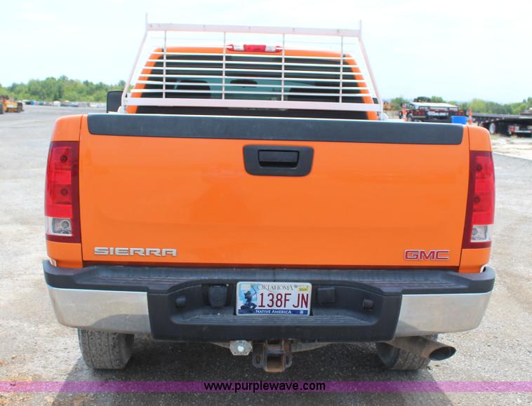 image for item J4427 2009 GMC Sierra 2500HD Ext. Cab pickup truck