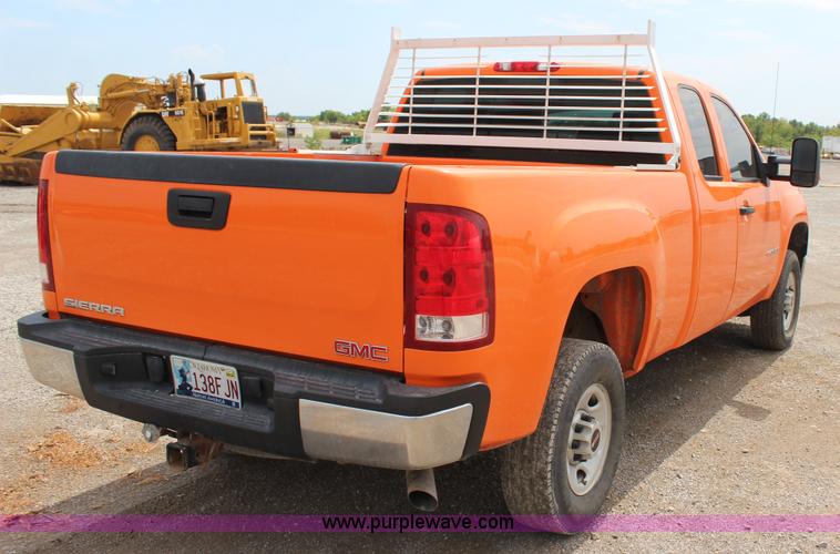 image for item J4427 2009 GMC Sierra 2500HD Ext. Cab pickup truck