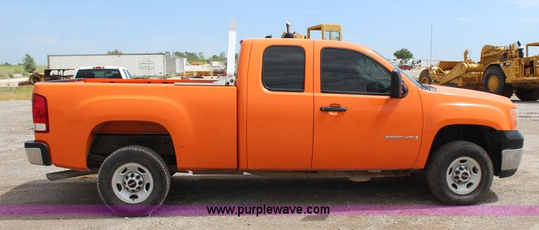 image for item J4427 2009 GMC Sierra 2500HD Ext. Cab pickup truck
