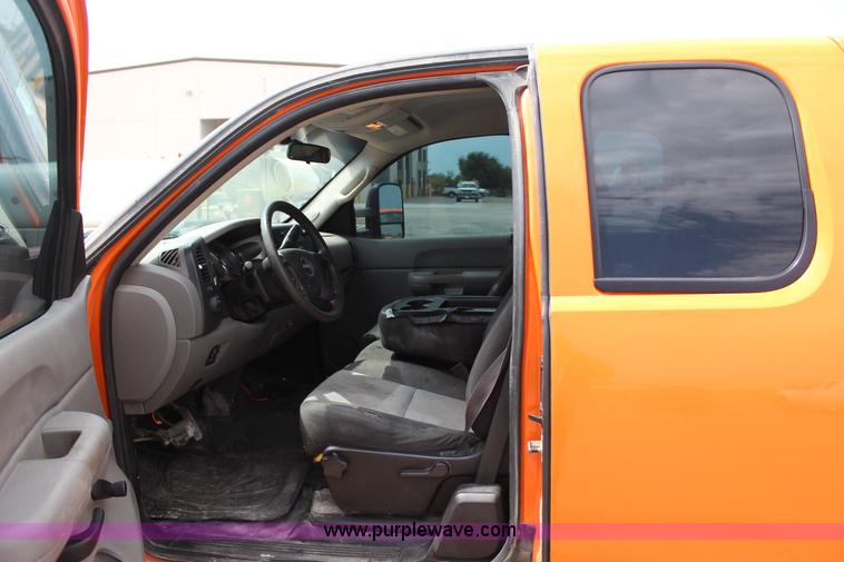 image for item J4427 2009 GMC Sierra 2500HD Ext. Cab pickup truck