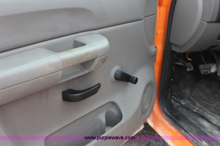 image for item J4427 2009 GMC Sierra 2500HD Ext. Cab pickup truck