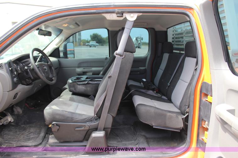 image for item J4427 2009 GMC Sierra 2500HD Ext. Cab pickup truck