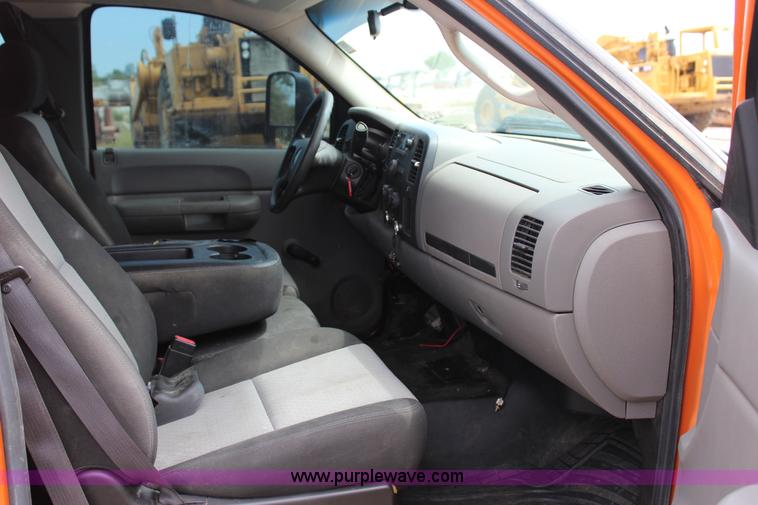 image for item J4427 2009 GMC Sierra 2500HD Ext. Cab pickup truck