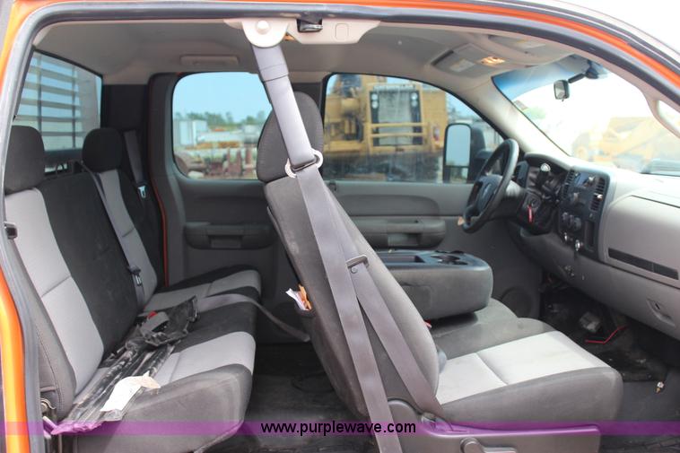 image for item J4427 2009 GMC Sierra 2500HD Ext. Cab pickup truck