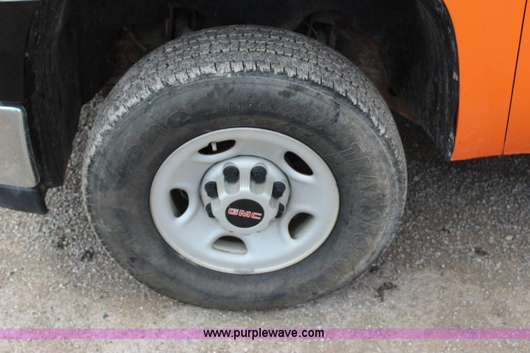 image for item J4427 2009 GMC Sierra 2500HD Ext. Cab pickup truck