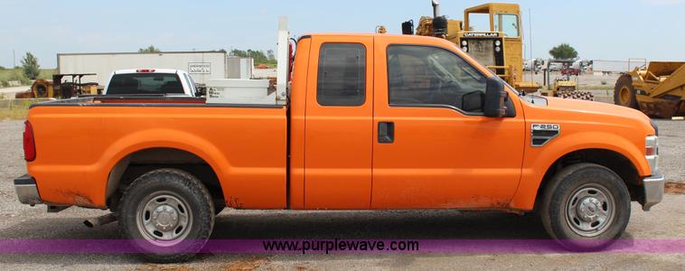 image for item J4428 2010 Ford F250 Super Duty XL SuperCab pickup truck