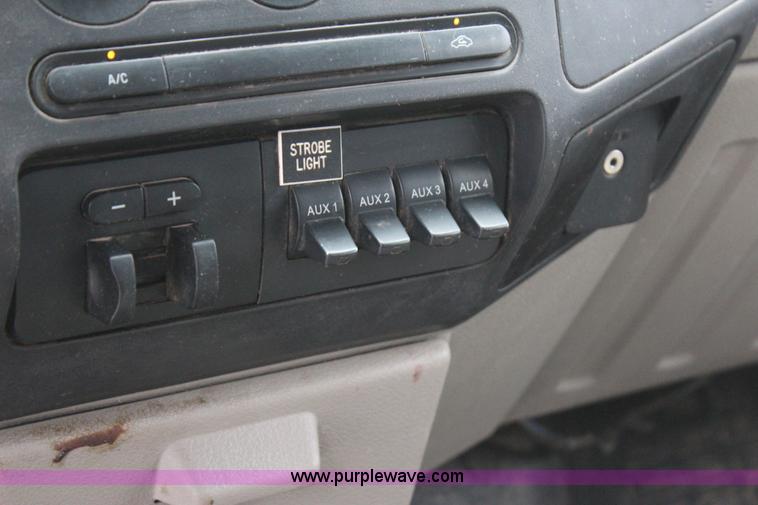 image for item J4428 2010 Ford F250 Super Duty XL SuperCab pickup truck