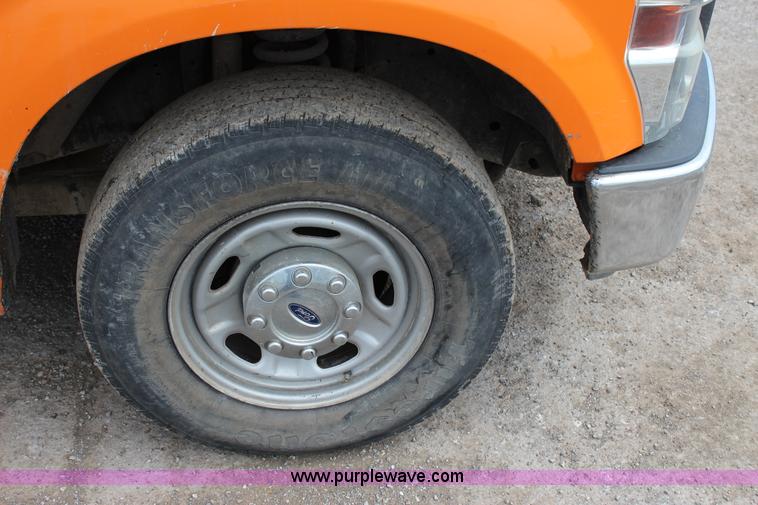 image for item J4428 2010 Ford F250 Super Duty XL SuperCab pickup truck