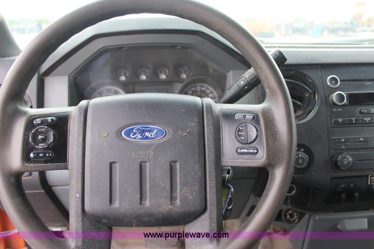 image for item J4429 2011 Ford F250 Super Duty XL SuperCrew pickup truck