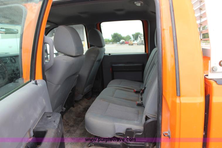 image for item J4429 2011 Ford F250 Super Duty XL SuperCrew pickup truck