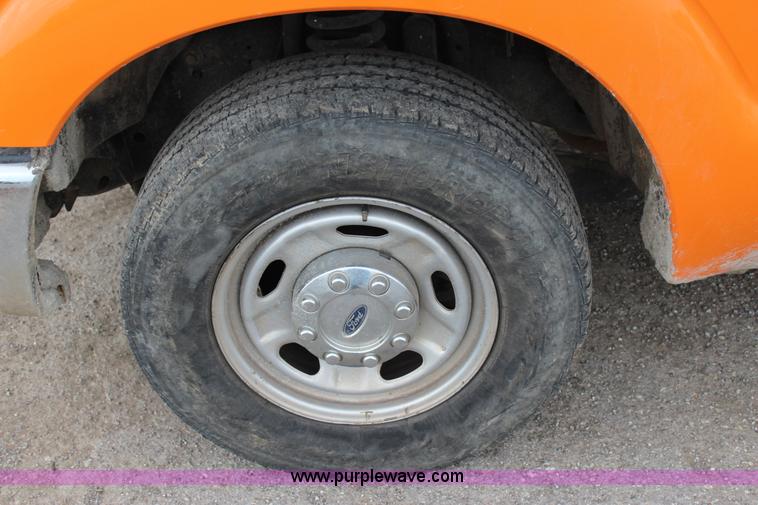 image for item J4429 2011 Ford F250 Super Duty XL SuperCrew pickup truck