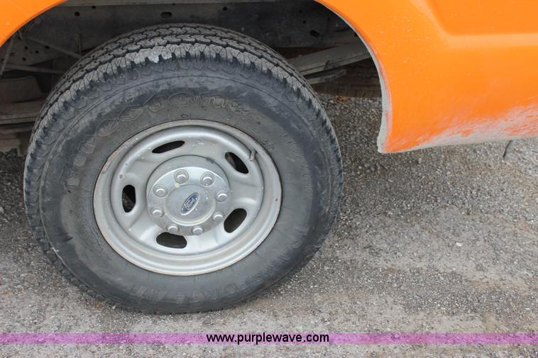 image for item J4429 2011 Ford F250 Super Duty XL SuperCrew pickup truck