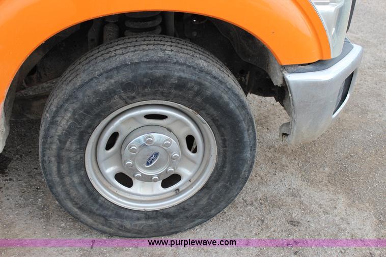 image for item J4429 2011 Ford F250 Super Duty XL SuperCrew pickup truck