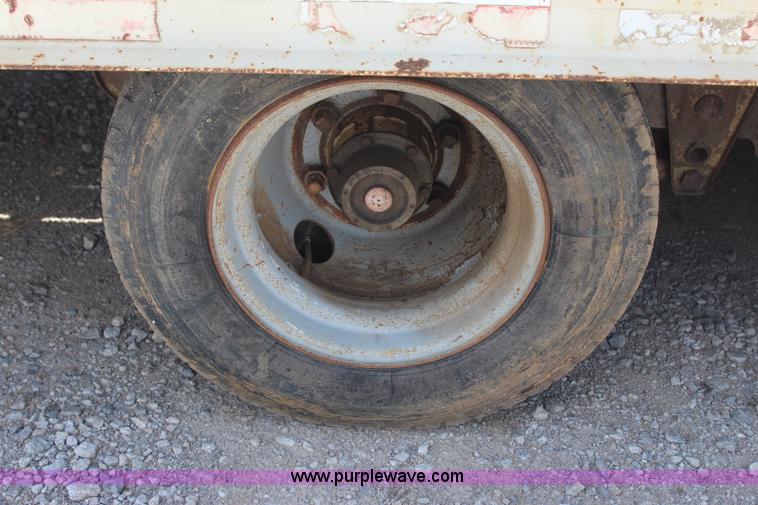 image for item J4468 1994 Trail King 40 equipment trailer