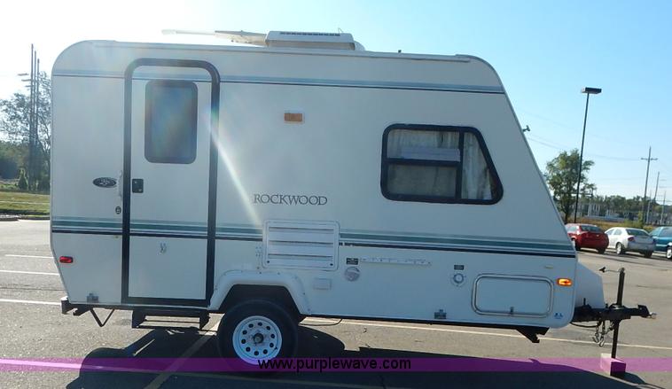 image for item J6418 2001 Rockwood camper