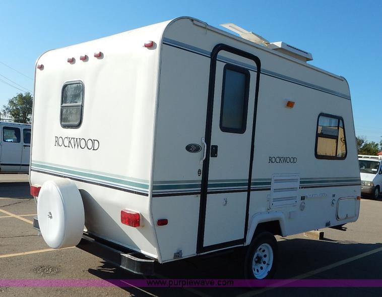 image for item J6418 2001 Rockwood camper