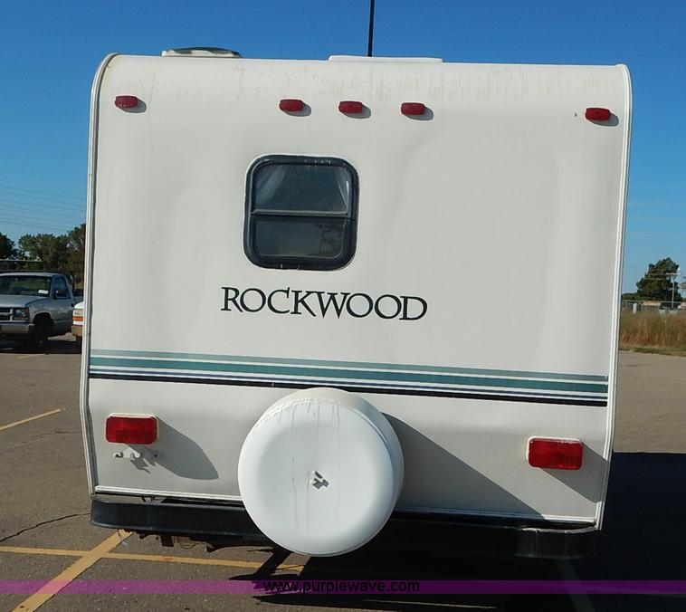 image for item J6418 2001 Rockwood camper