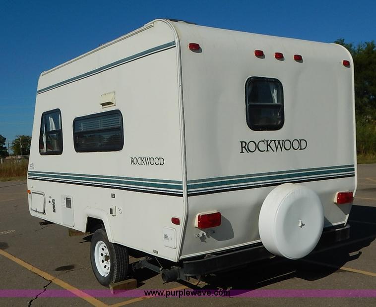 image for item J6418 2001 Rockwood camper