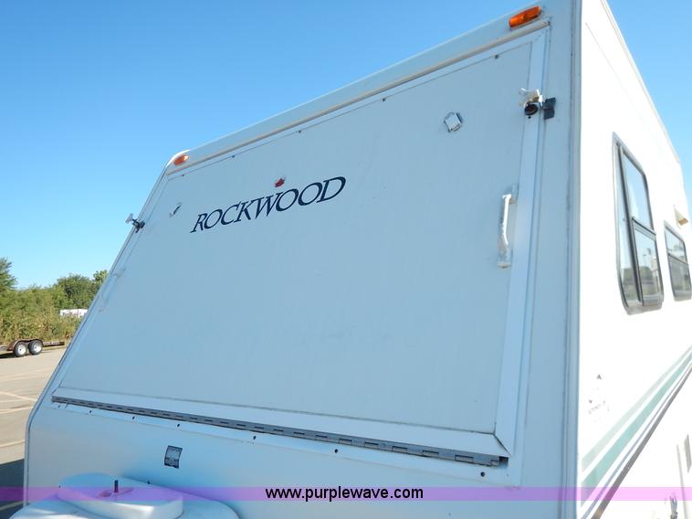 image for item J6418 2001 Rockwood camper