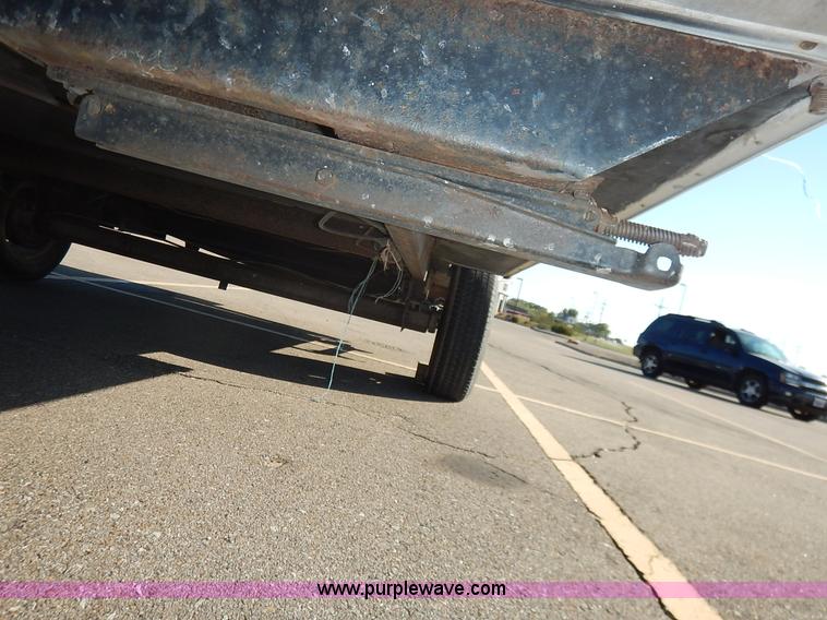 image for item J6418 2001 Rockwood camper