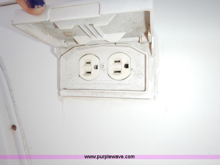 image for item J6418 2001 Rockwood camper