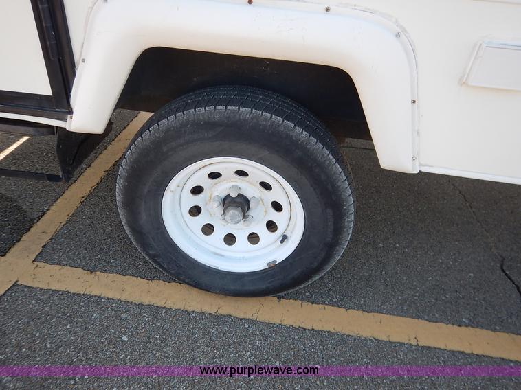 image for item J6418 2001 Rockwood camper