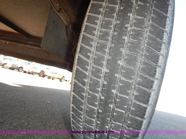 image for item J6418 2001 Rockwood camper