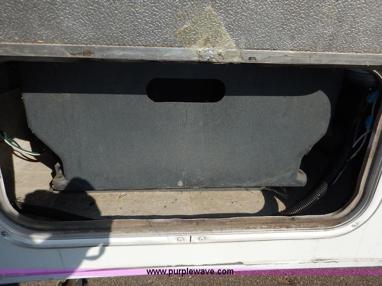 image for item J6418 2001 Rockwood camper