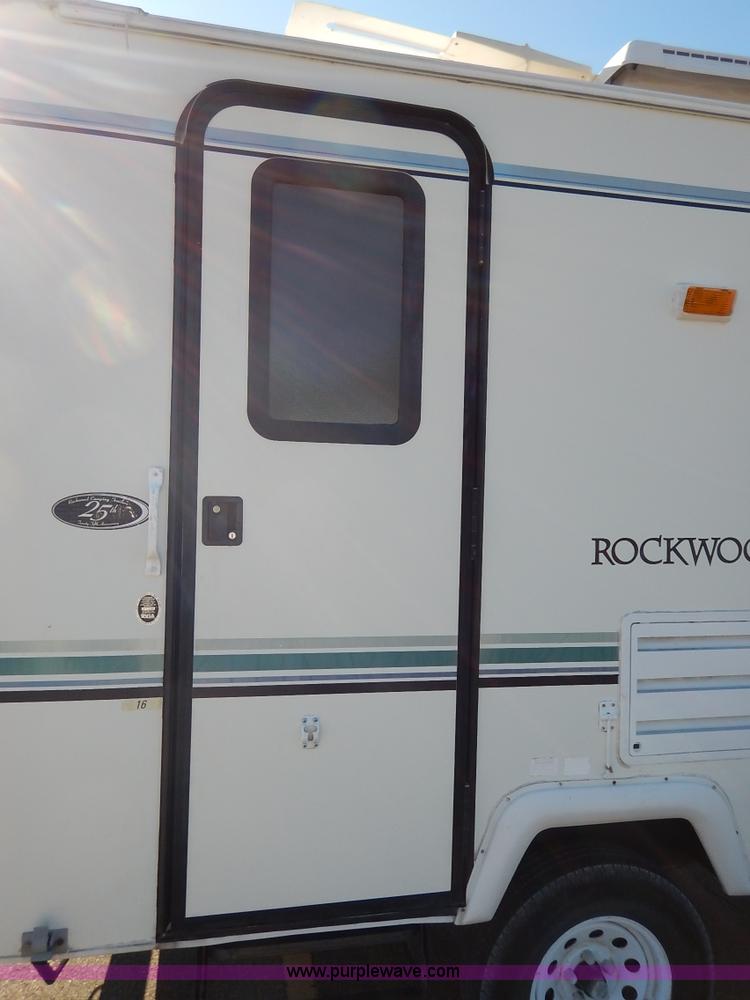 image for item J6418 2001 Rockwood camper