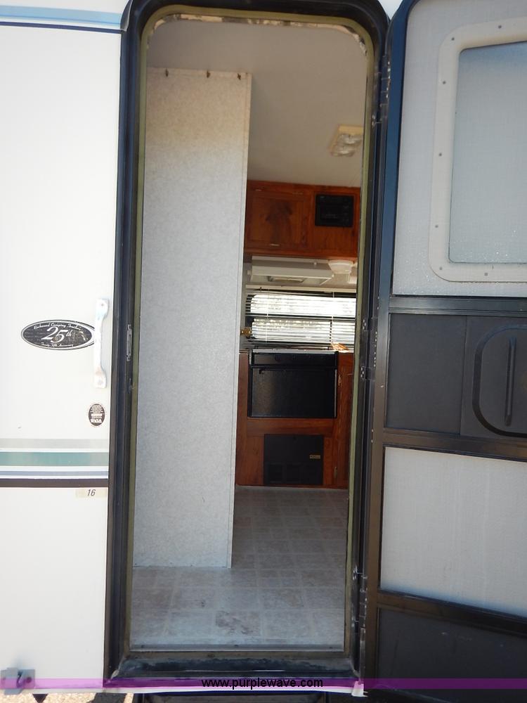 image for item J6418 2001 Rockwood camper