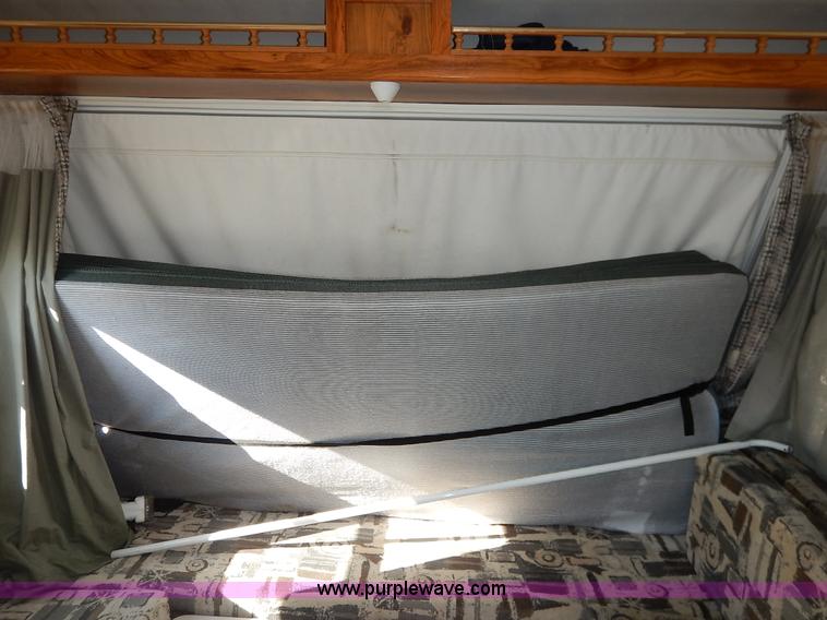 image for item J6418 2001 Rockwood camper