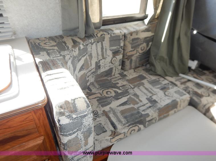 image for item J6418 2001 Rockwood camper