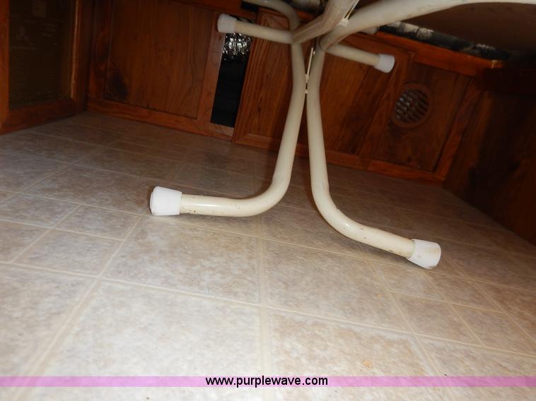 image for item J6418 2001 Rockwood camper