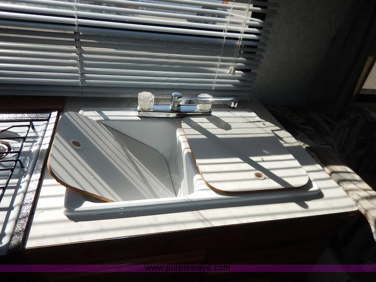 image for item J6418 2001 Rockwood camper