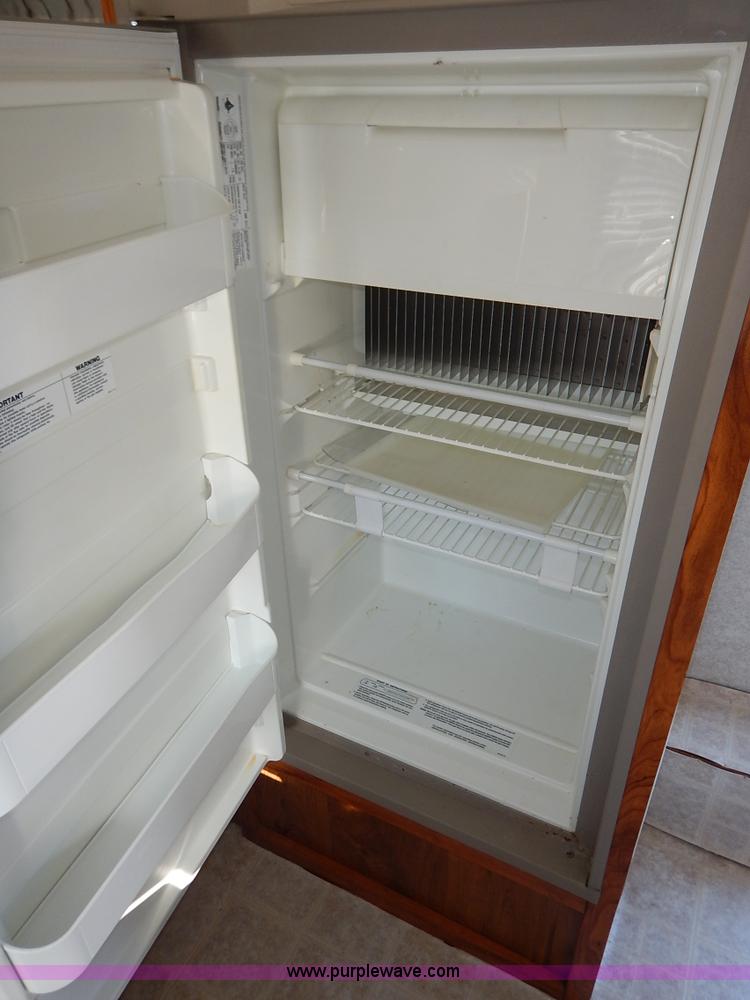 image for item J6418 2001 Rockwood camper