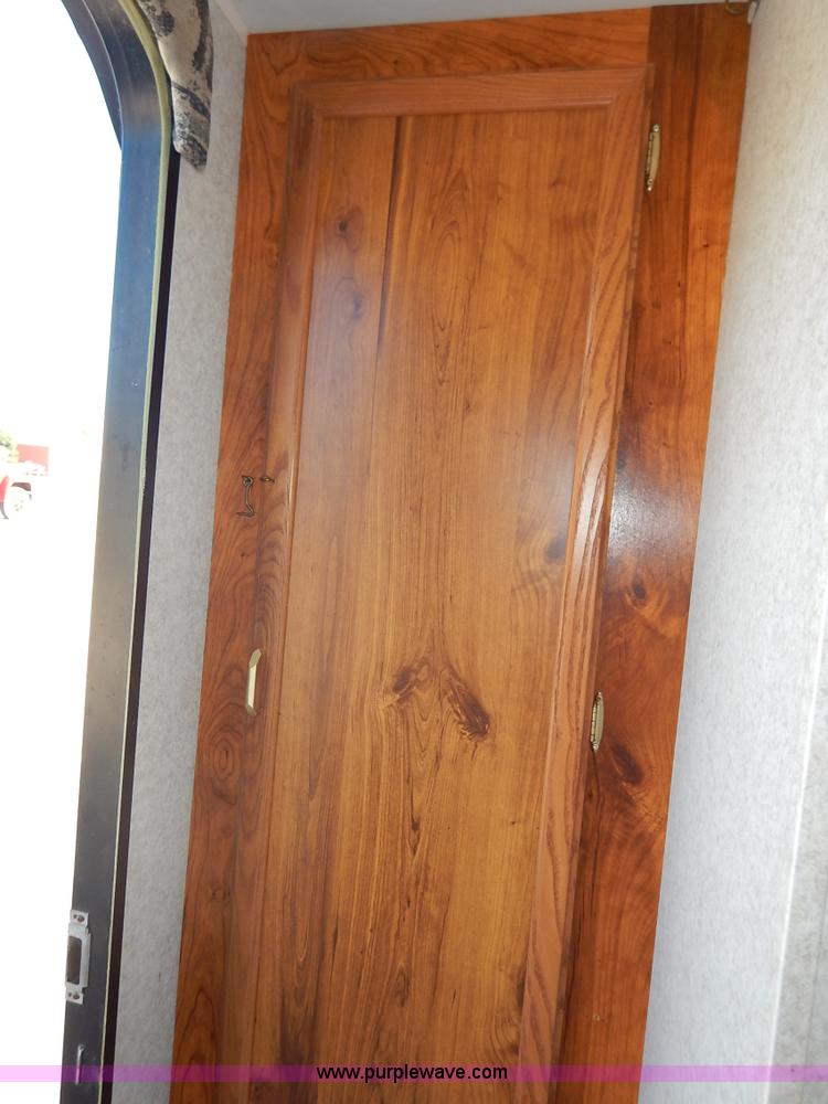 image for item J6418 2001 Rockwood camper