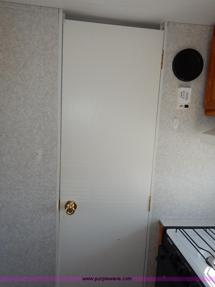 image for item J6418 2001 Rockwood camper