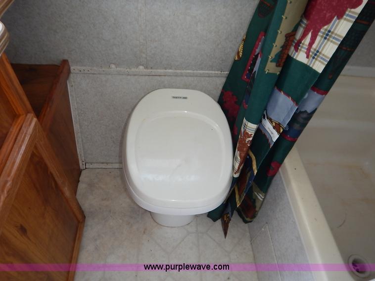 image for item J6418 2001 Rockwood camper