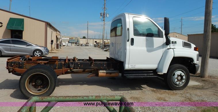 image for item J7759 2003 Chevrolet C4500 truck cab and chassis