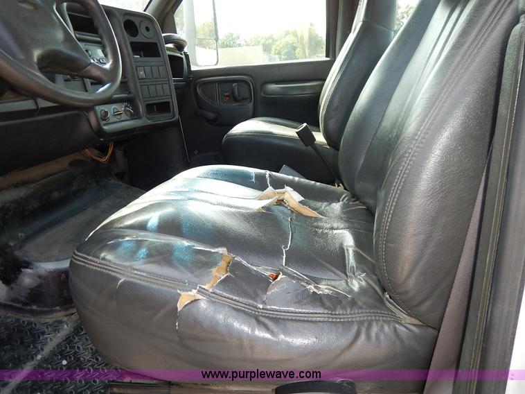 image for item J7759 2003 Chevrolet C4500 truck cab and chassis