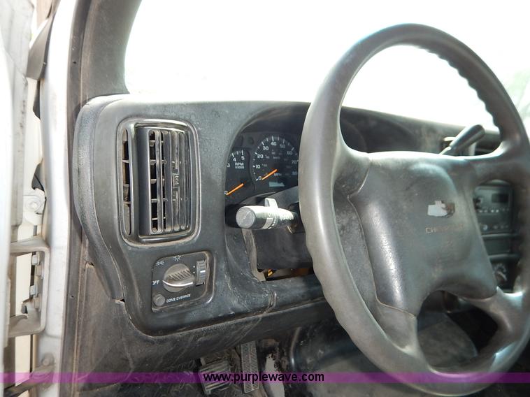 image for item J7759 2003 Chevrolet C4500 truck cab and chassis