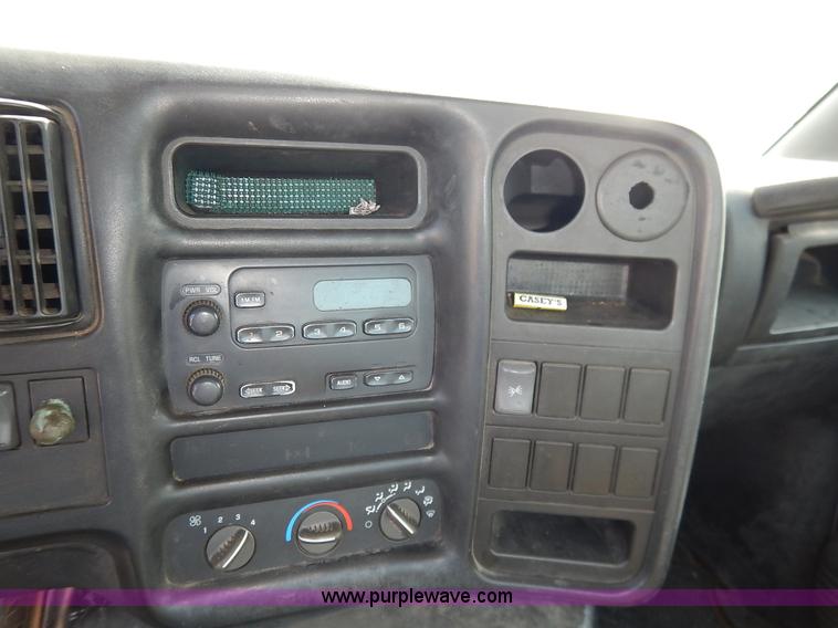 image for item J7759 2003 Chevrolet C4500 truck cab and chassis