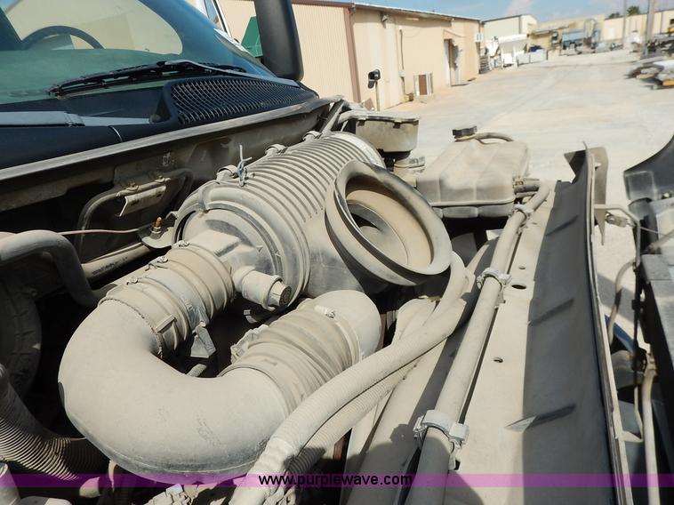 image for item J7759 2003 Chevrolet C4500 truck cab and chassis