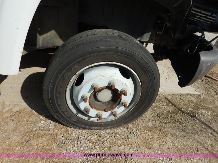 image for item J7759 2003 Chevrolet C4500 truck cab and chassis